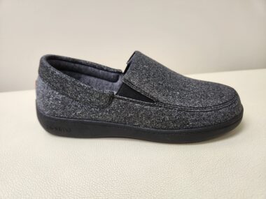 Slipper with a back, slip on, black